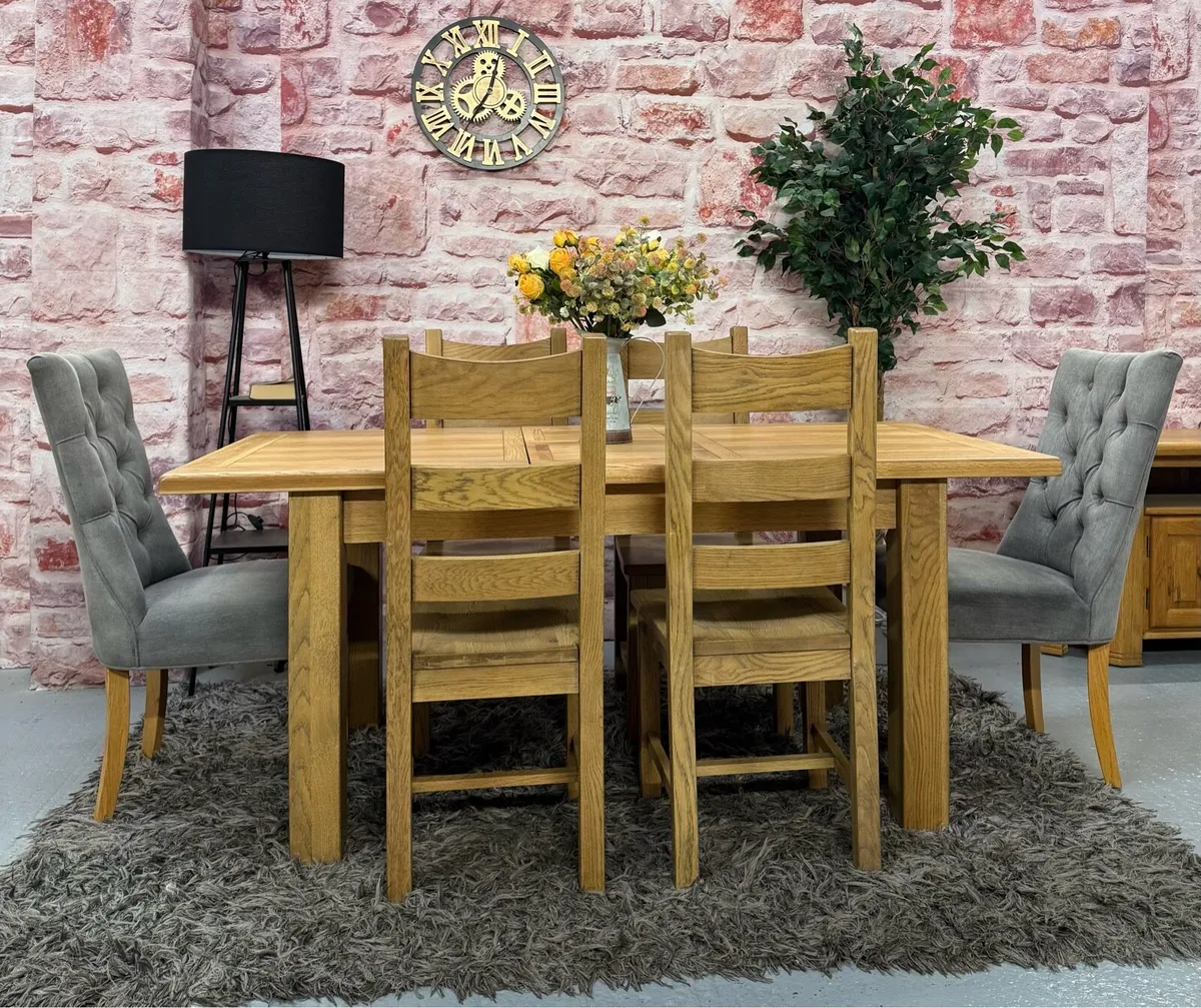 Extending oak kitchen table & 6 chairs/dining set - Image 2