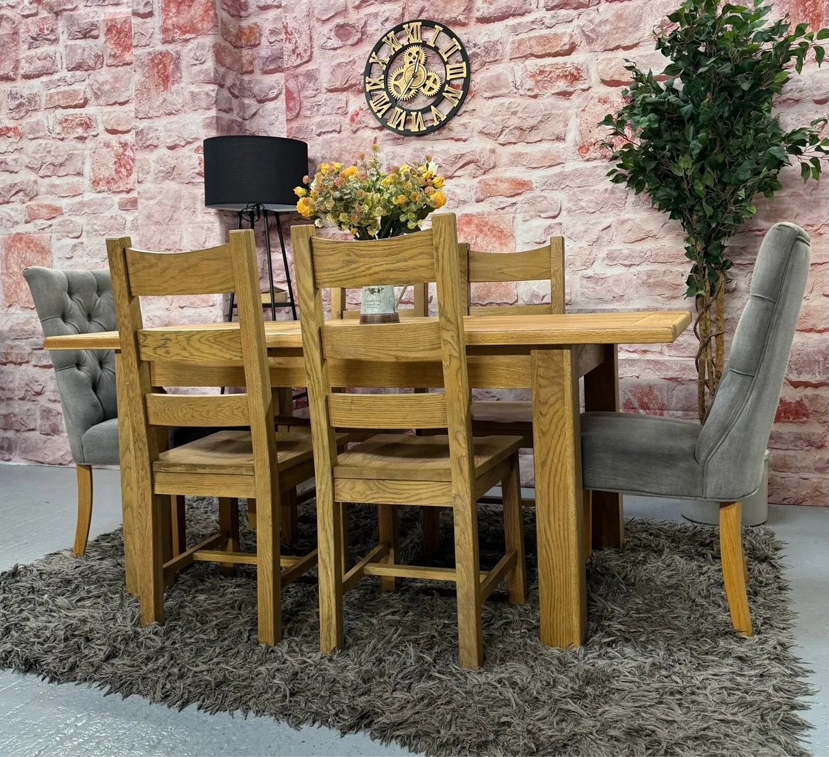 Extending oak kitchen table & 6 chairs/dining set - Image 3