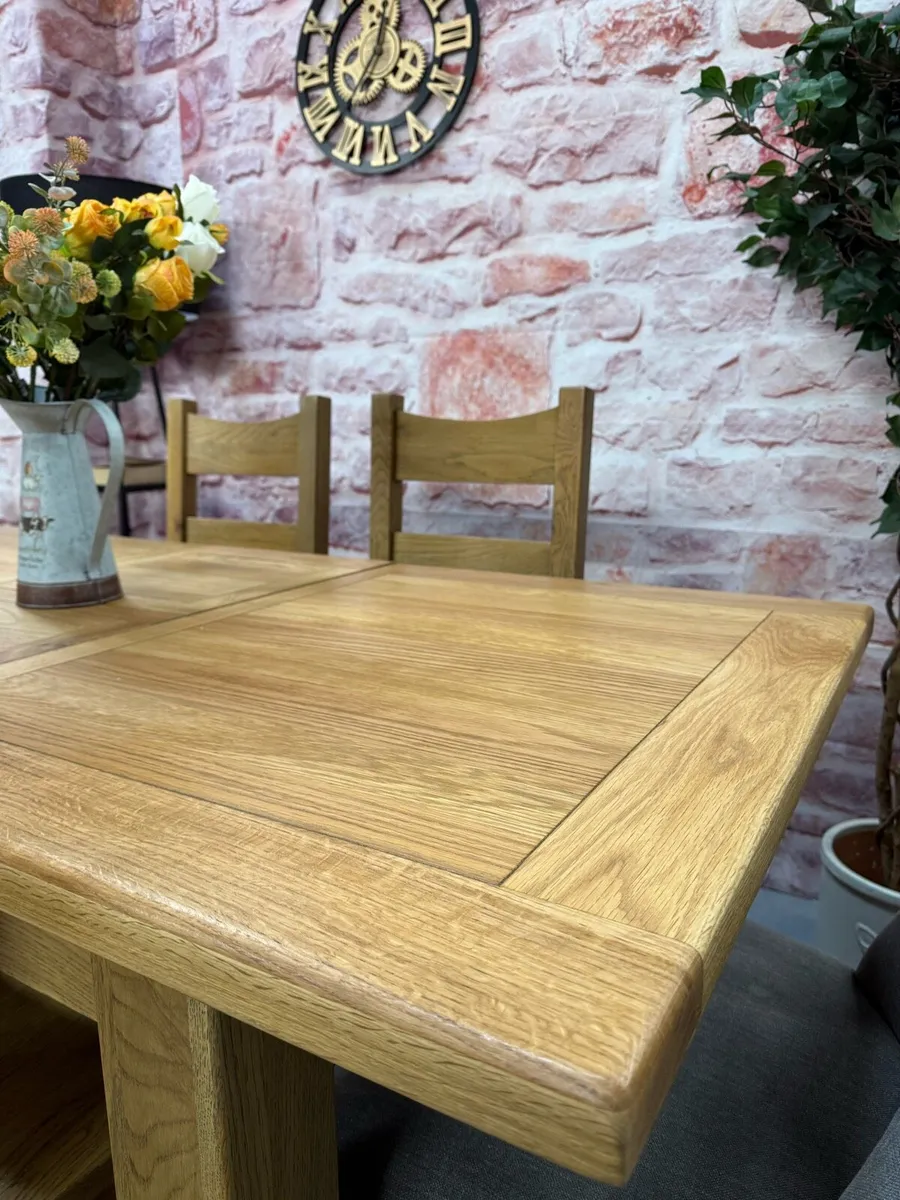 Extending oak kitchen table & 6 chairs/dining set - Image 4
