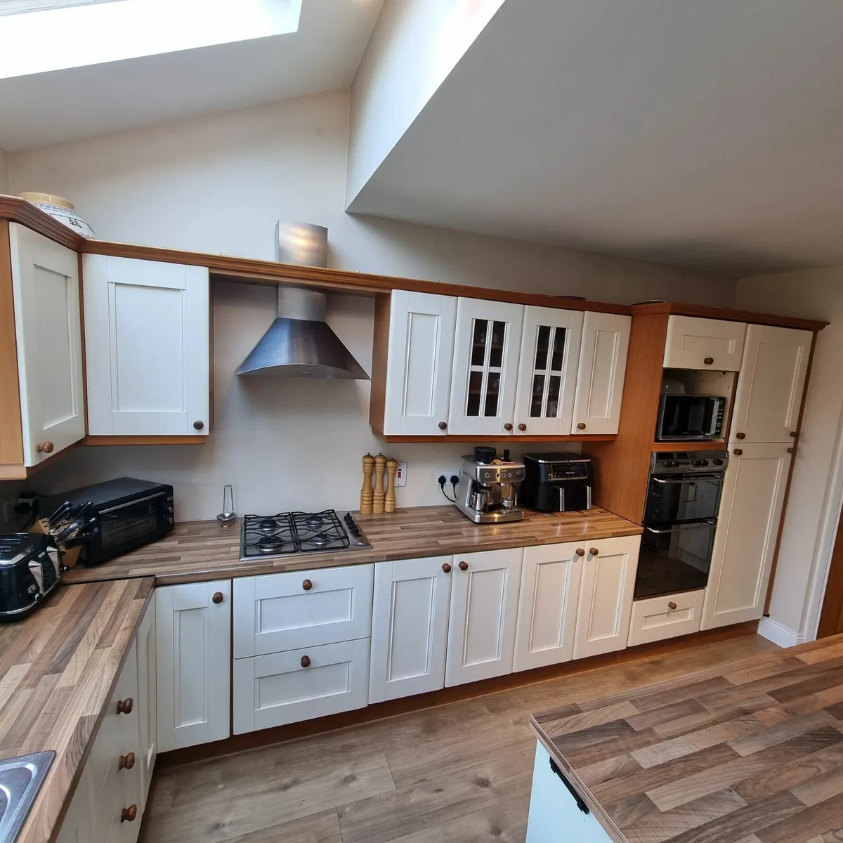 Large Shaker Style Kitchen + Appliances - Image 2