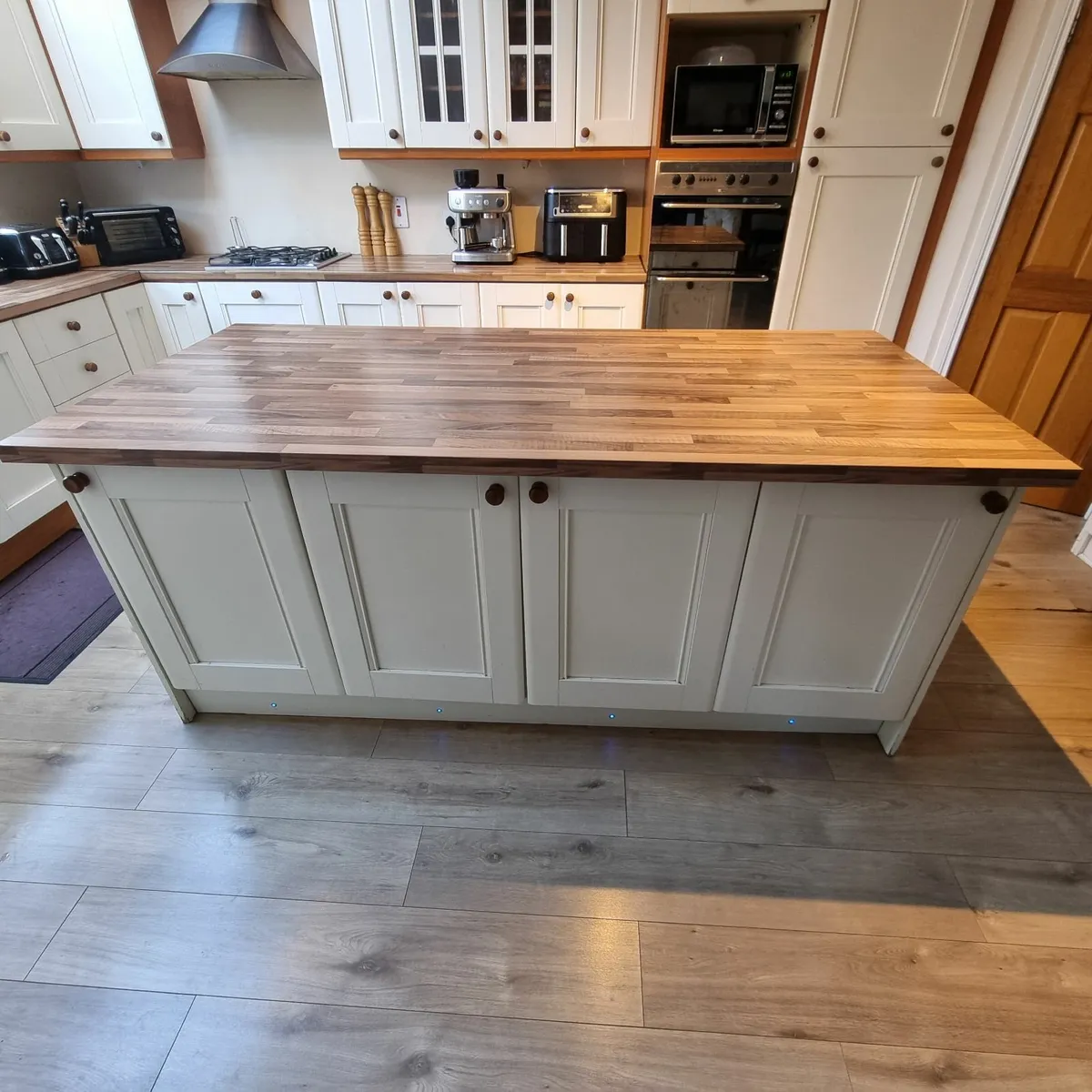 Large Shaker Style Kitchen + Appliances - Image 3