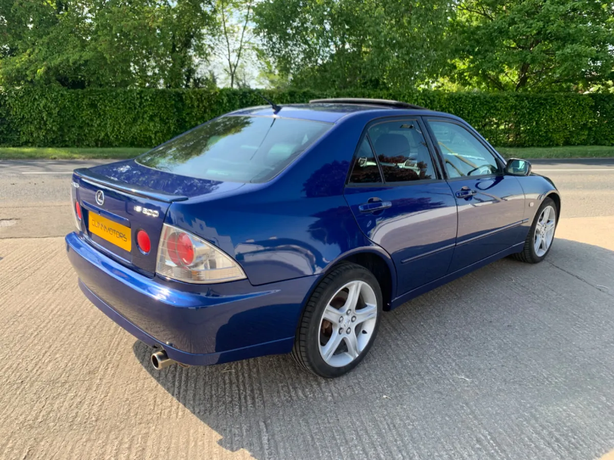 1999 LEXUS IS200 SPORT | LSD | SUNROOF | PRIVACY - Image 4