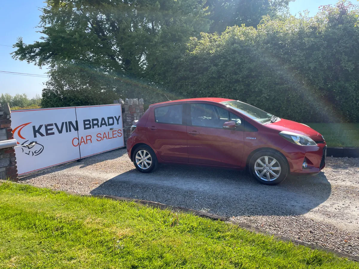 TOYOTA YARIS HYBRID LUXURY MODEL AUTO. - Image 1