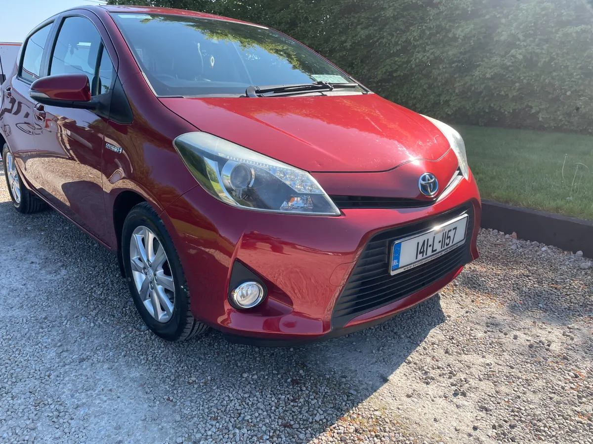 TOYOTA YARIS HYBRID LUXURY MODEL AUTO. - Image 3