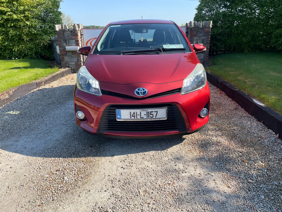 TOYOTA YARIS HYBRID LUXURY MODEL AUTO. - Image 2