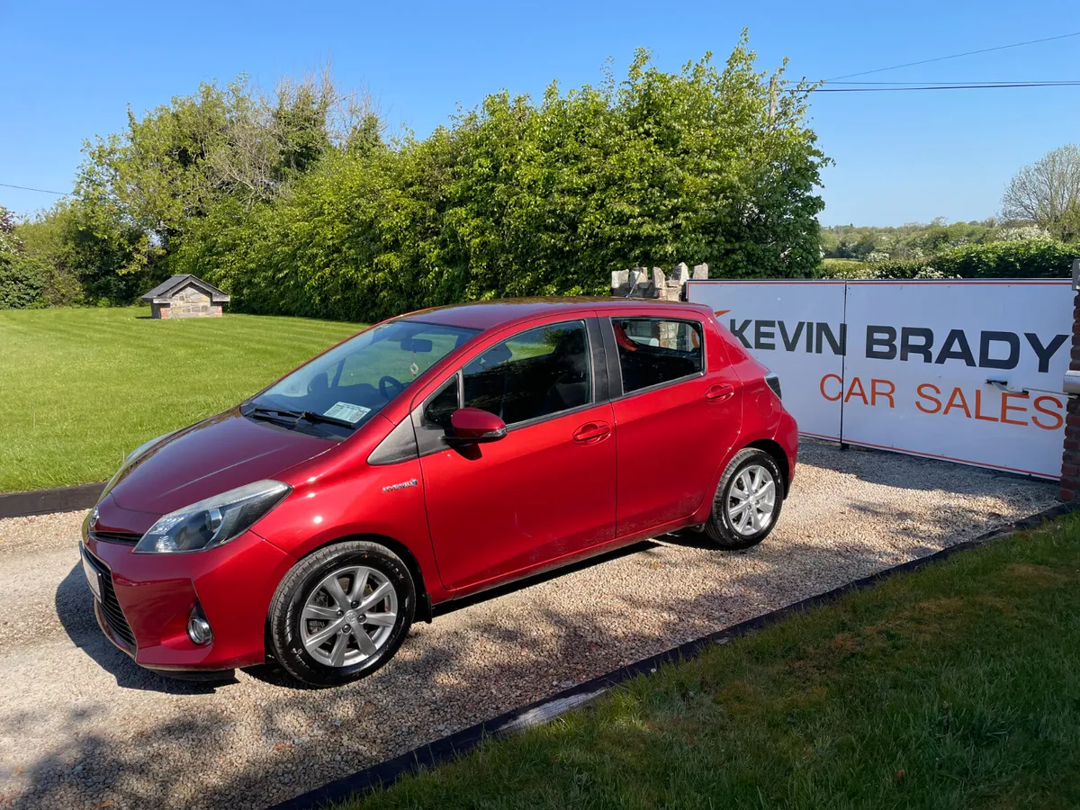 TOYOTA YARIS HYBRID LUXURY MODEL AUTO. - Image 4
