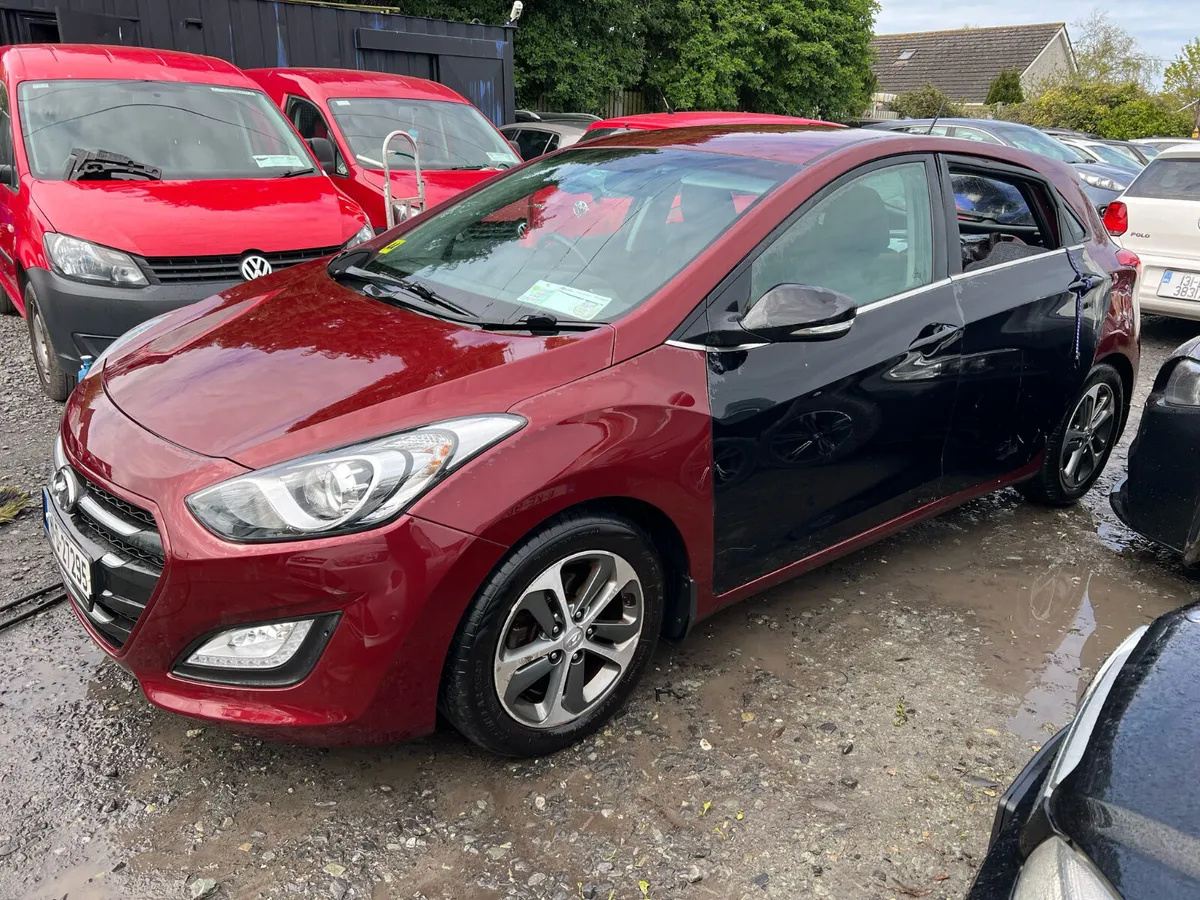 2016 Hyundai i30 1.6 Diesel driving - Image 3