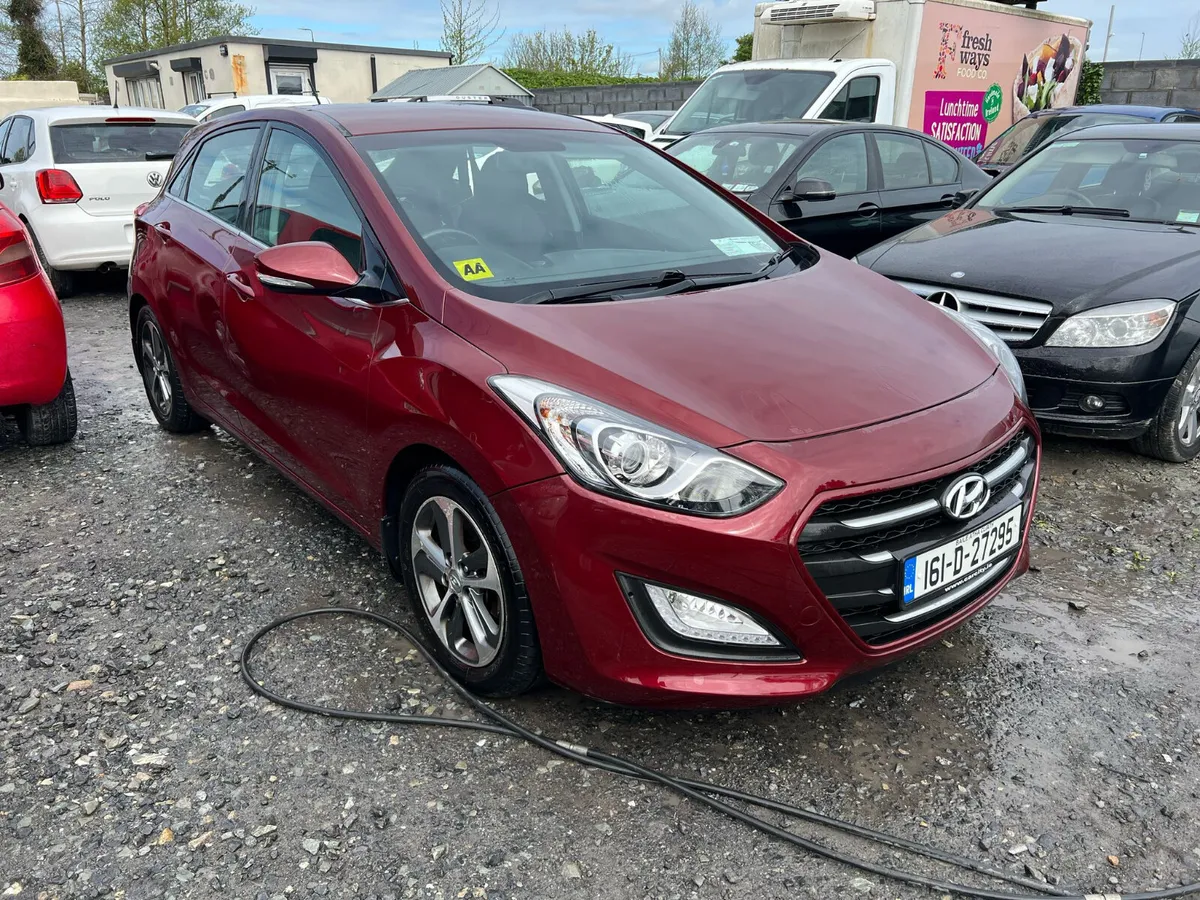 2016 Hyundai i30 1.6 Diesel driving - Image 1