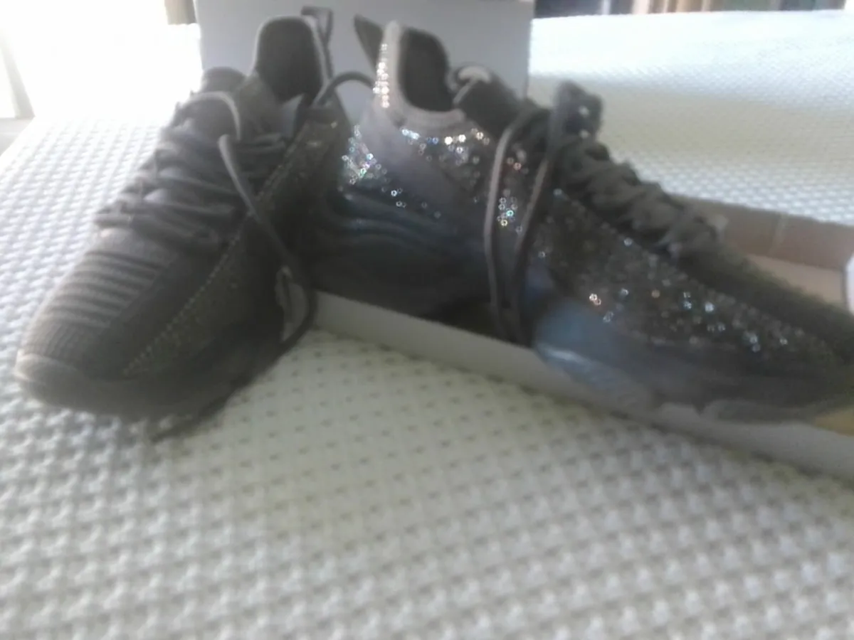 STEVE MADDEN GREY RHINESTONE TRAINERS SIZE 6 - Image 3