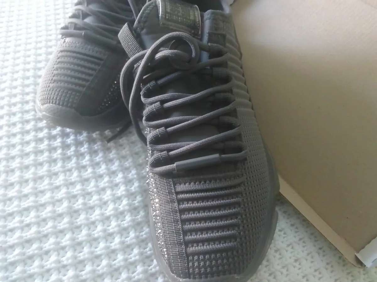 STEVE MADDEN GREY RHINESTONE TRAINERS SIZE 6 - Image 4
