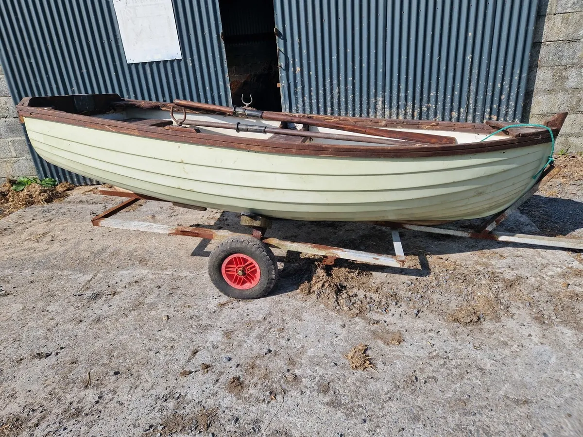 10 foot fibreglass Boat - Image 2