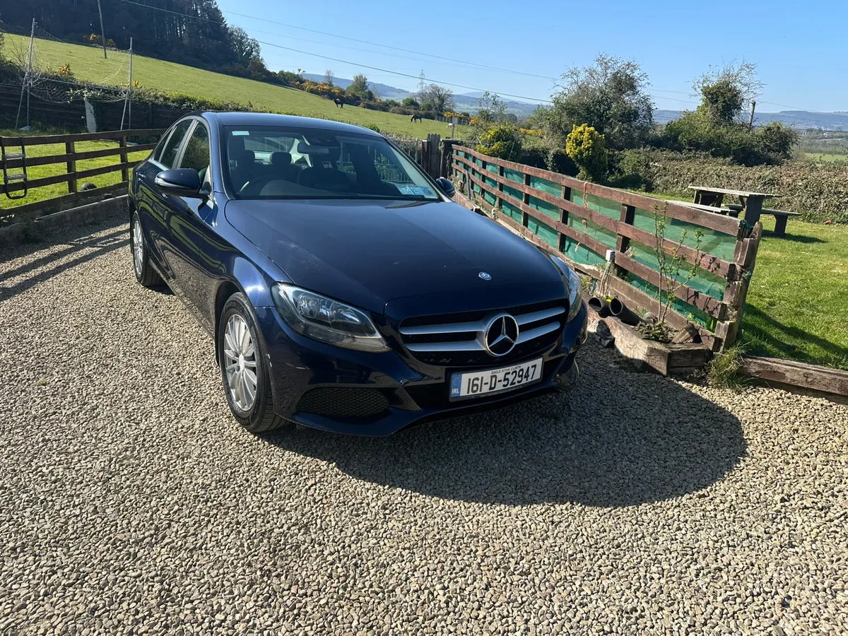 Mercedes C220 D WITH VERY LOW KLMS - Image 3