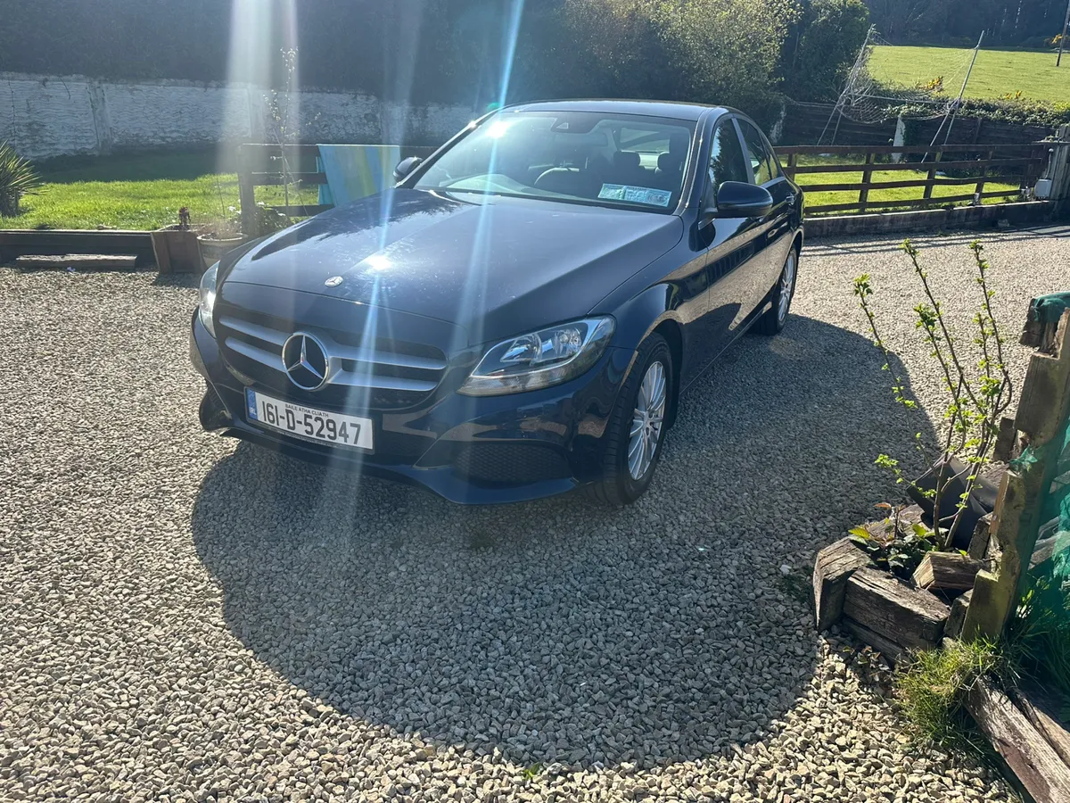 Mercedes C220 D WITH VERY LOW KLMS - Image 4