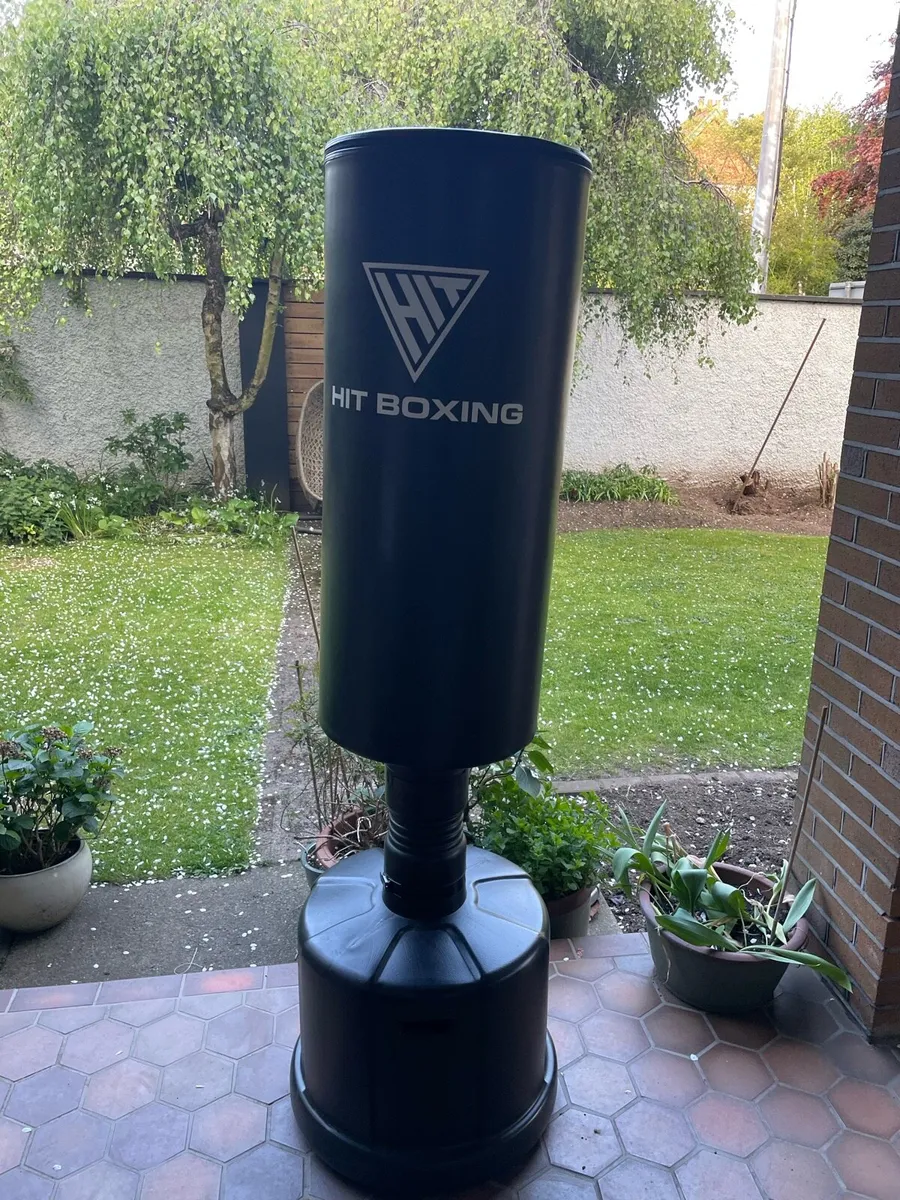 Hit boxing bag with 2 pairs of gloves - Image 1