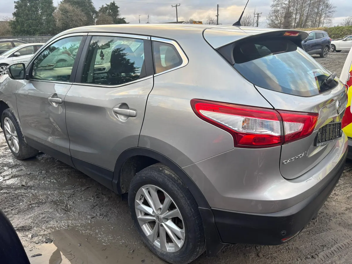 2015 Nissan Qashqai 1.5 Dci Low Milage - Image 2
