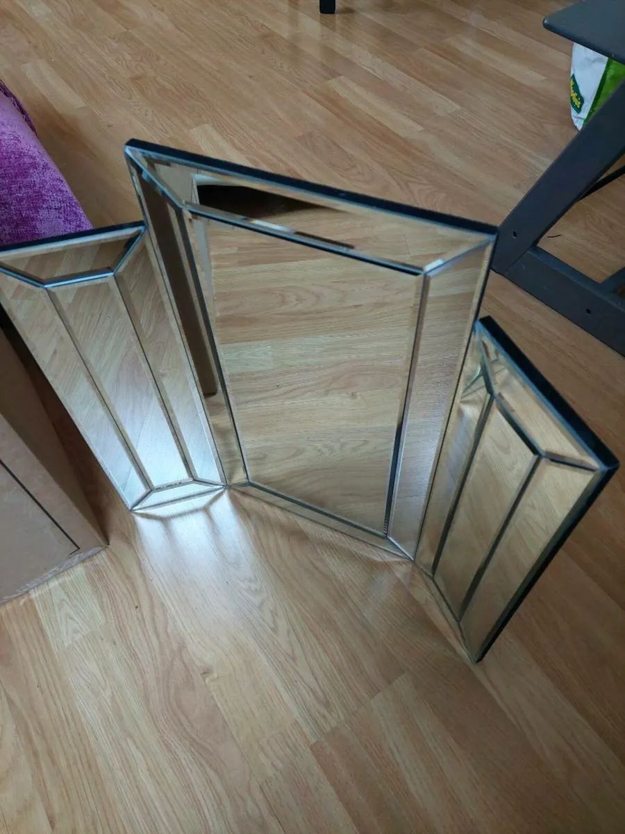 Dressing table mirror - Image 1