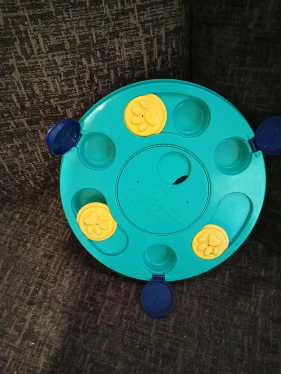 Cat/dog toy. - Image 1