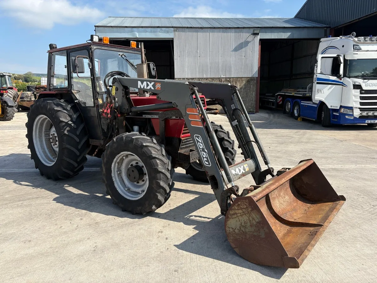 Case 885 Tractor - Image 2