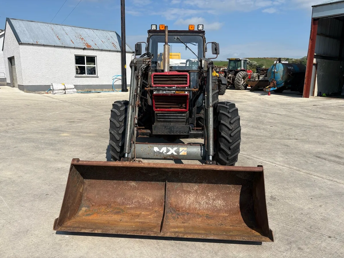 Case 885 Tractor - Image 3