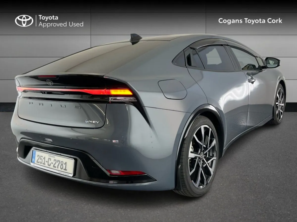 Toyota Prius Plug-in Hybrid - Image 2