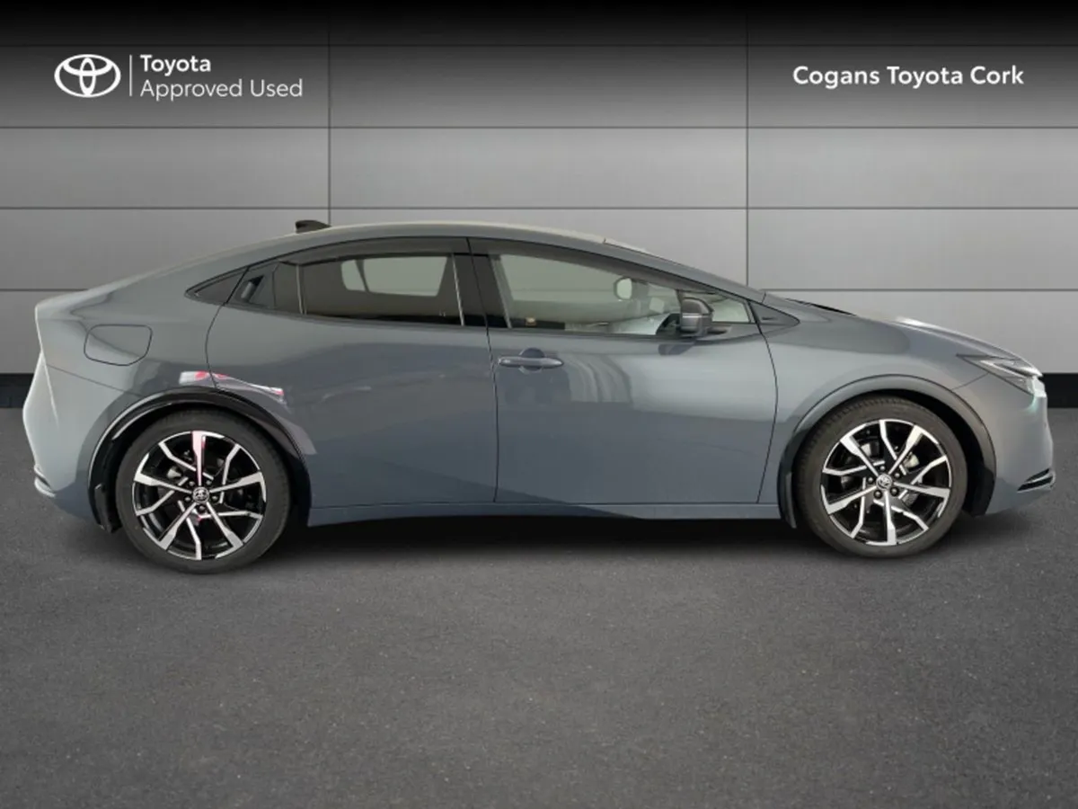 Toyota Prius Plug-in Hybrid - Image 3