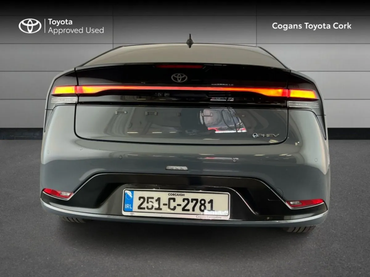 Toyota Prius Plug-in Hybrid - Image 4