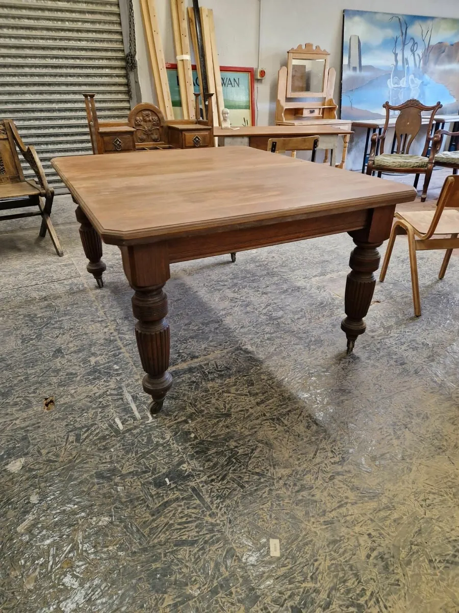 Large early 1900s extendable table - Image 1
