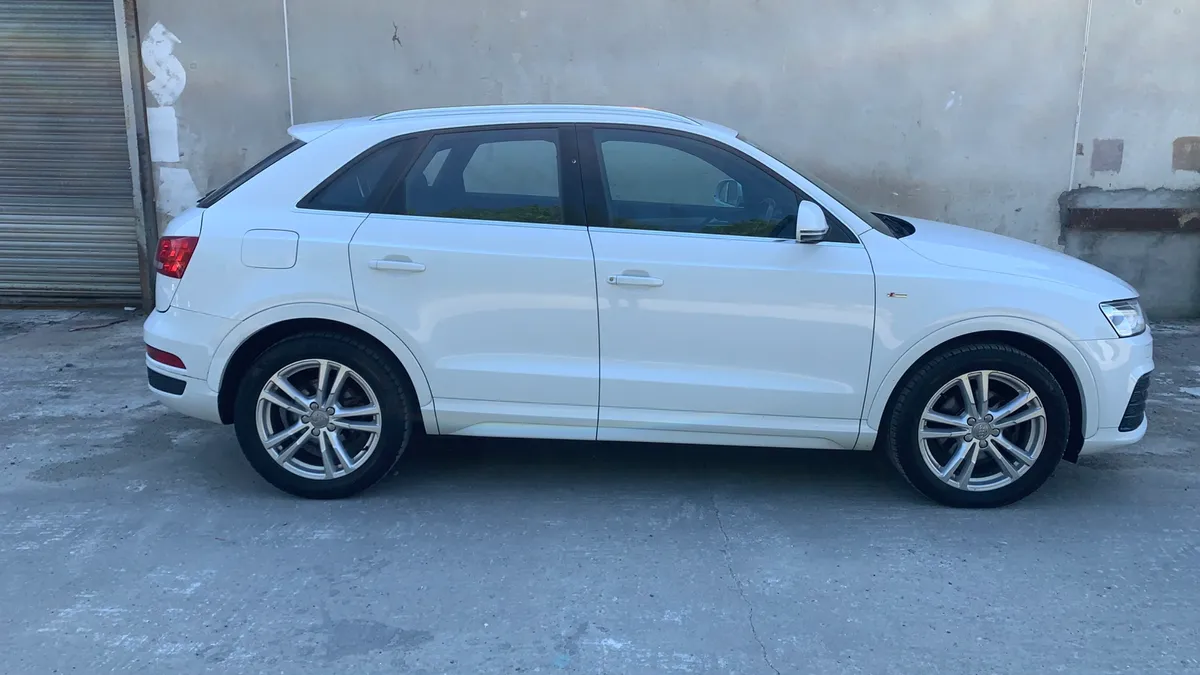 AUDI Q3 2.0  S-LINE. IN ARTIC WHITE - Image 2