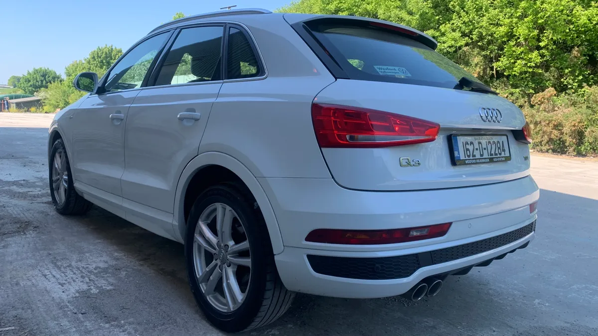 AUDI Q3 2.0  S-LINE. IN ARTIC WHITE - Image 3