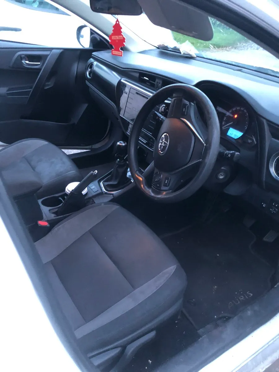 Toyota auris - Image 1