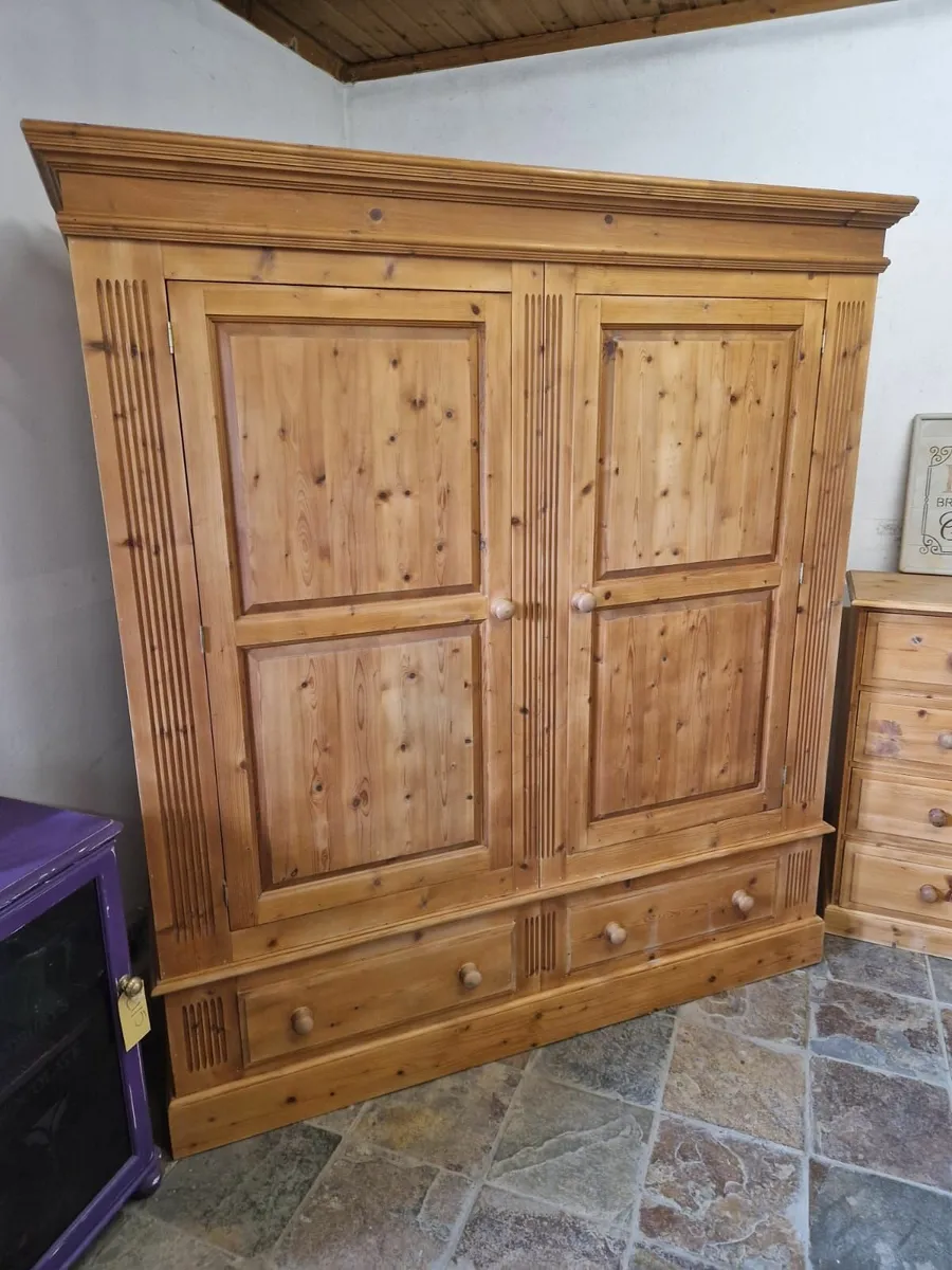 6ft wide pine wardrobe, matching chest - Image 3