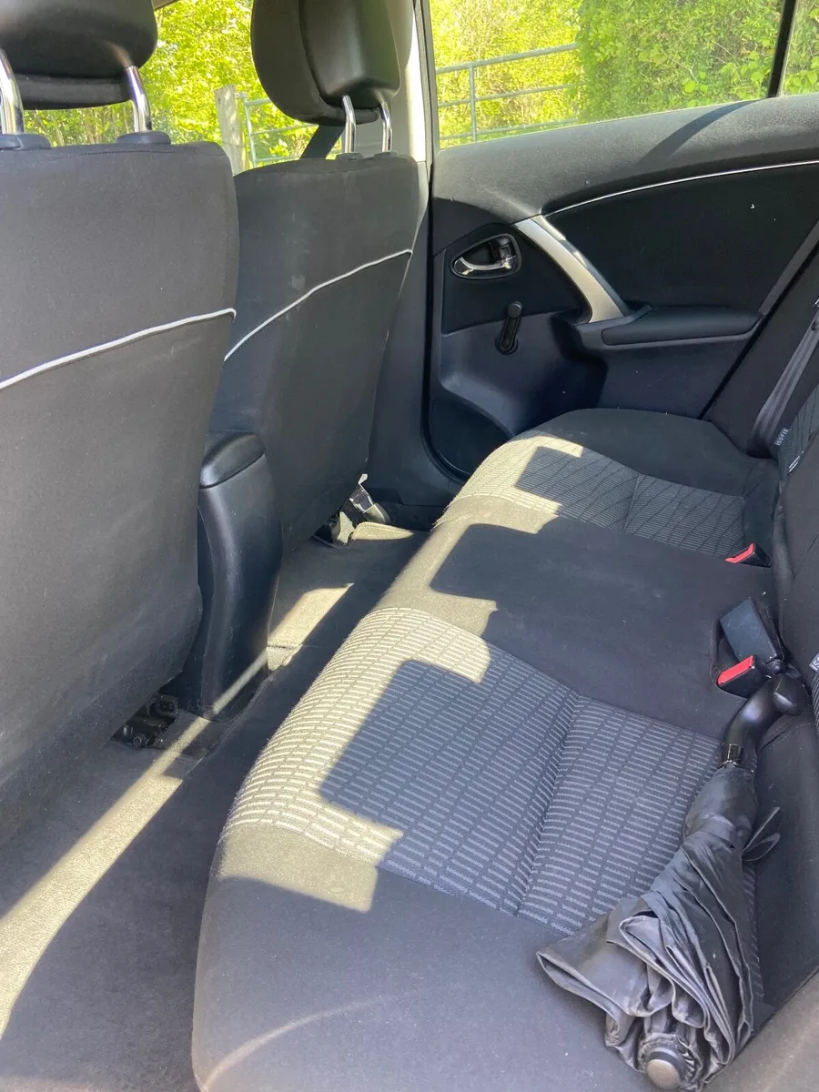 Toyota Avensis 2012 - Image 4