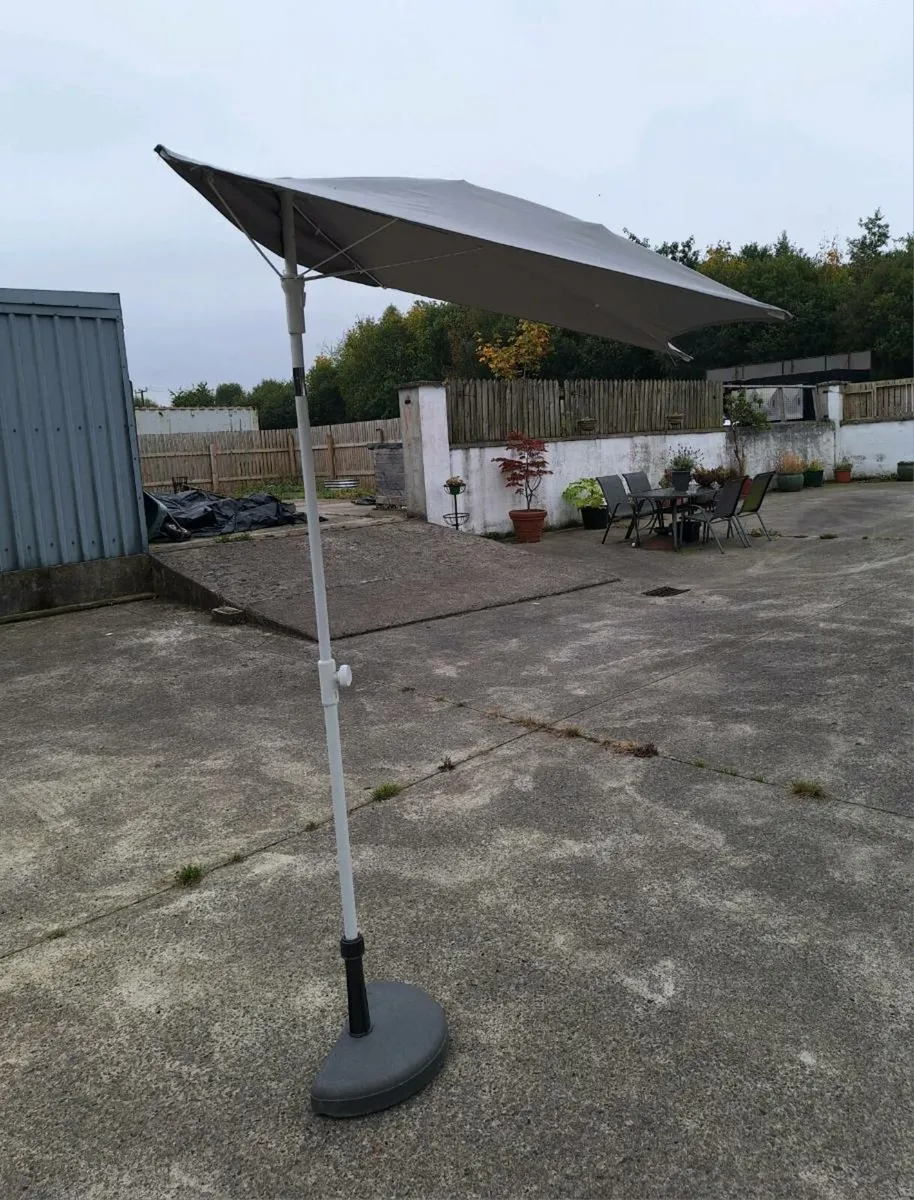 Balcony parasol with base - Image 1