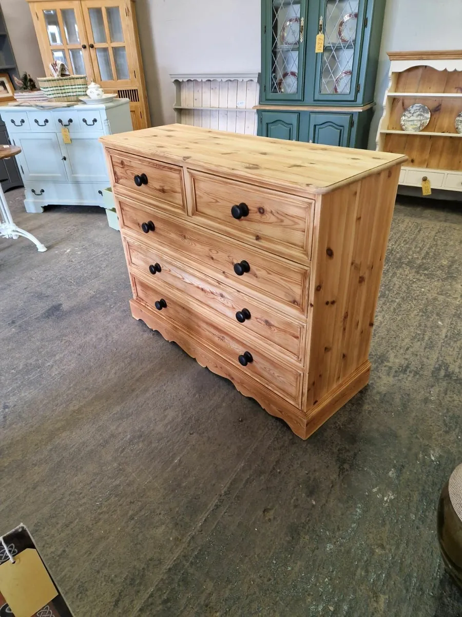 Large vintage pine chest of drawers - Image 3
