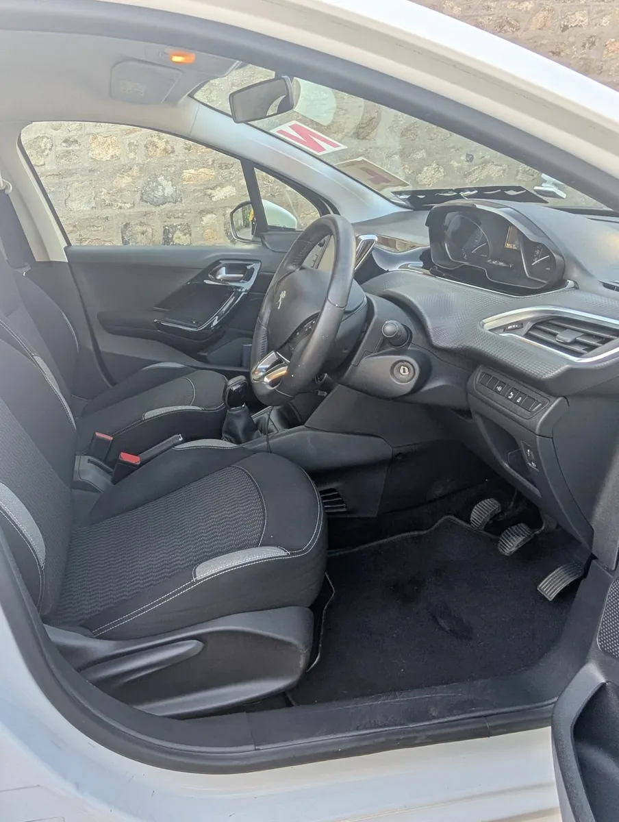Peugeot 208 2016 - Image 2