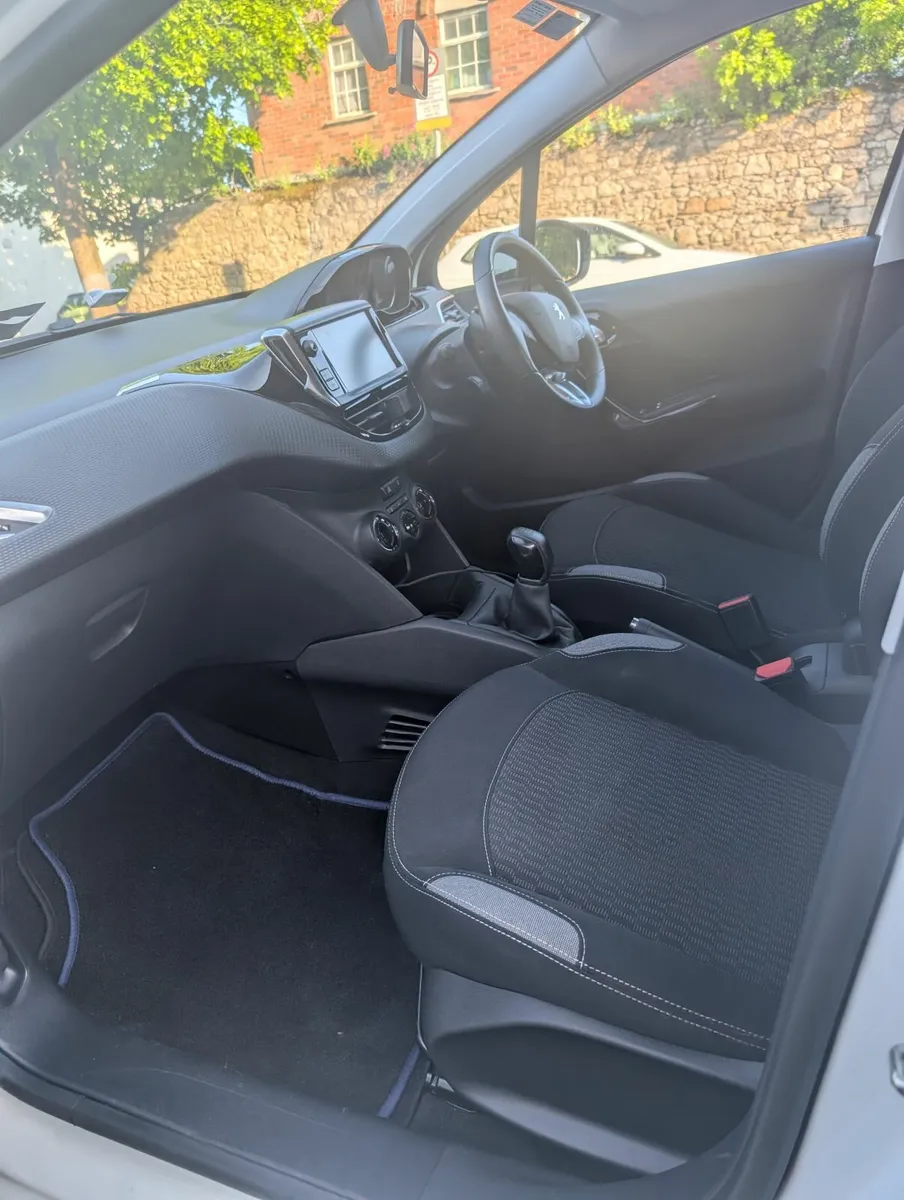 Peugeot 208 2016 - Image 3