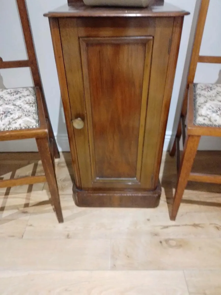Chairs and locker - Image 1