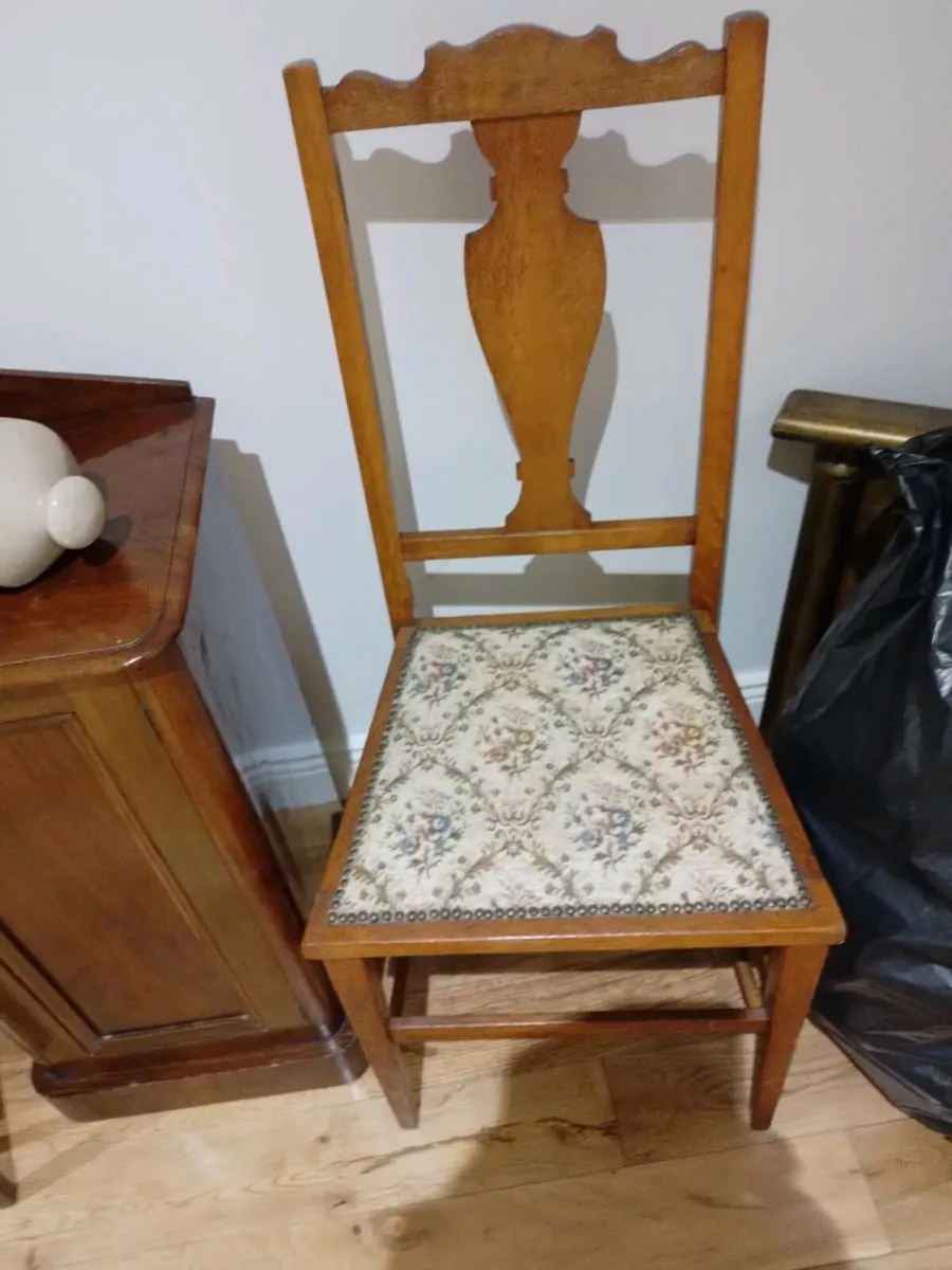 Chairs and locker - Image 3