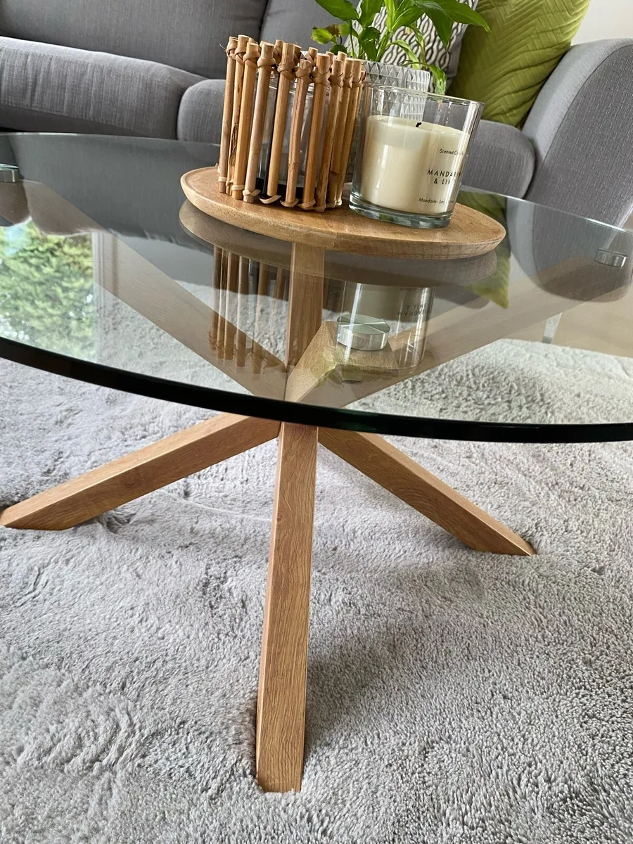 Grey rug and glass coffee table - Image 4