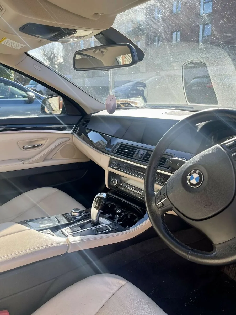 BMW 5-Series 2012 - Image 2