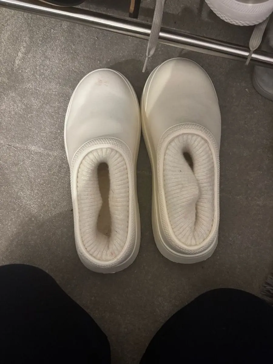 slipper - Image 1