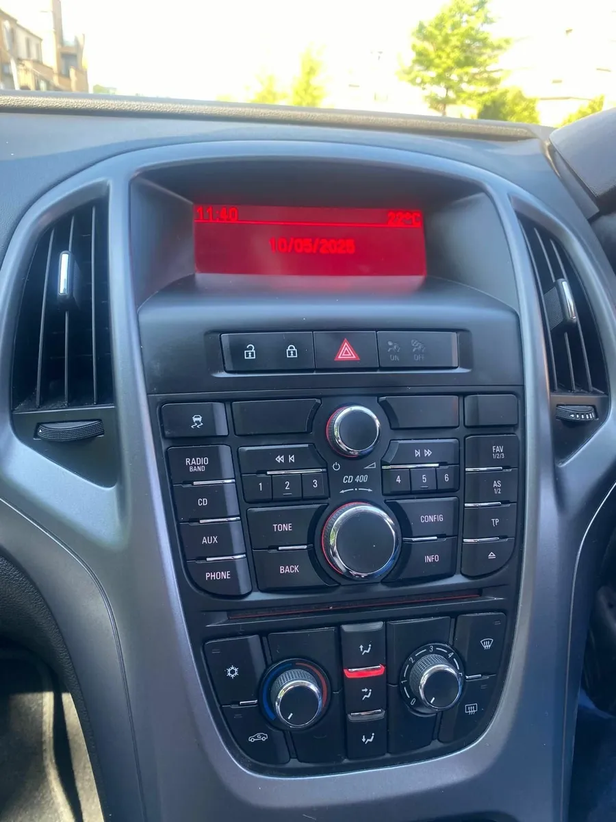 Opel Astra 2014 very low millage - Image 3