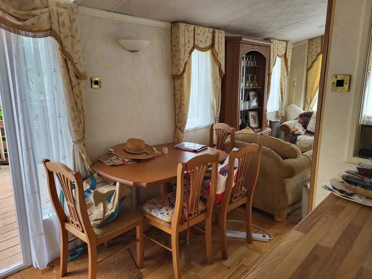 The Vogue 2 Bedroom Willoughby Pristine Condition - Image 3