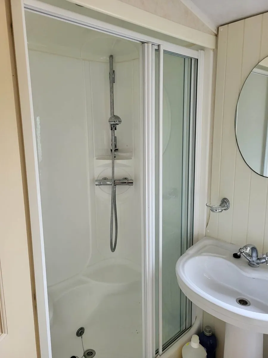 The Vogue 2 Bedroom Willoughby Pristine Condition - Image 4