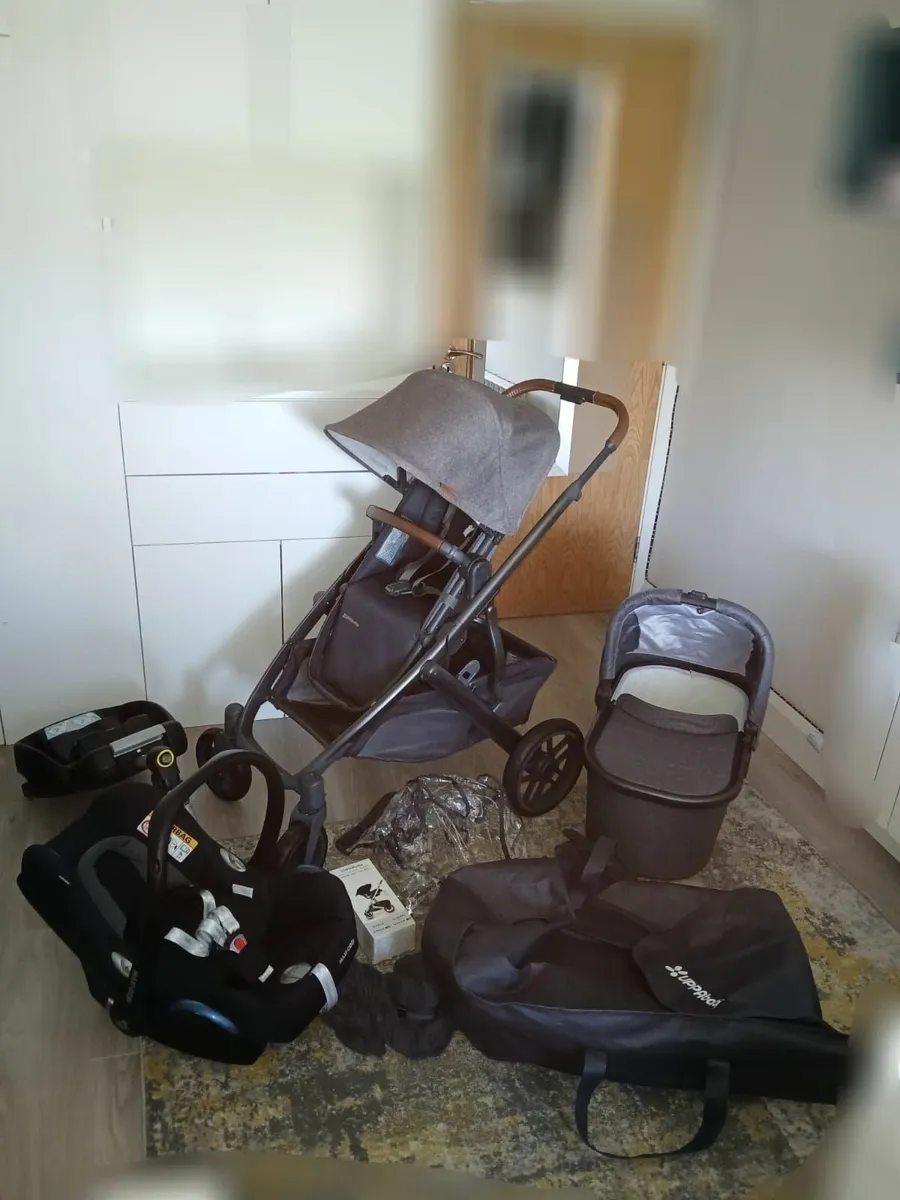 Uppababy Vista V2 with NEW car seat and Isofix - Image 1