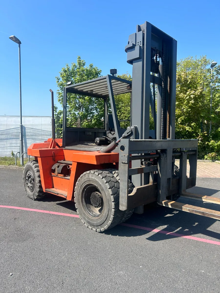 10 TON FORKLIFT - Image 1