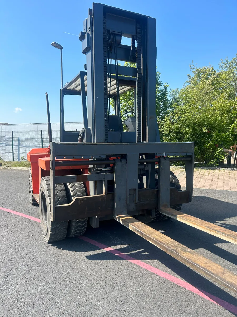 10 TON FORKLIFT - Image 2