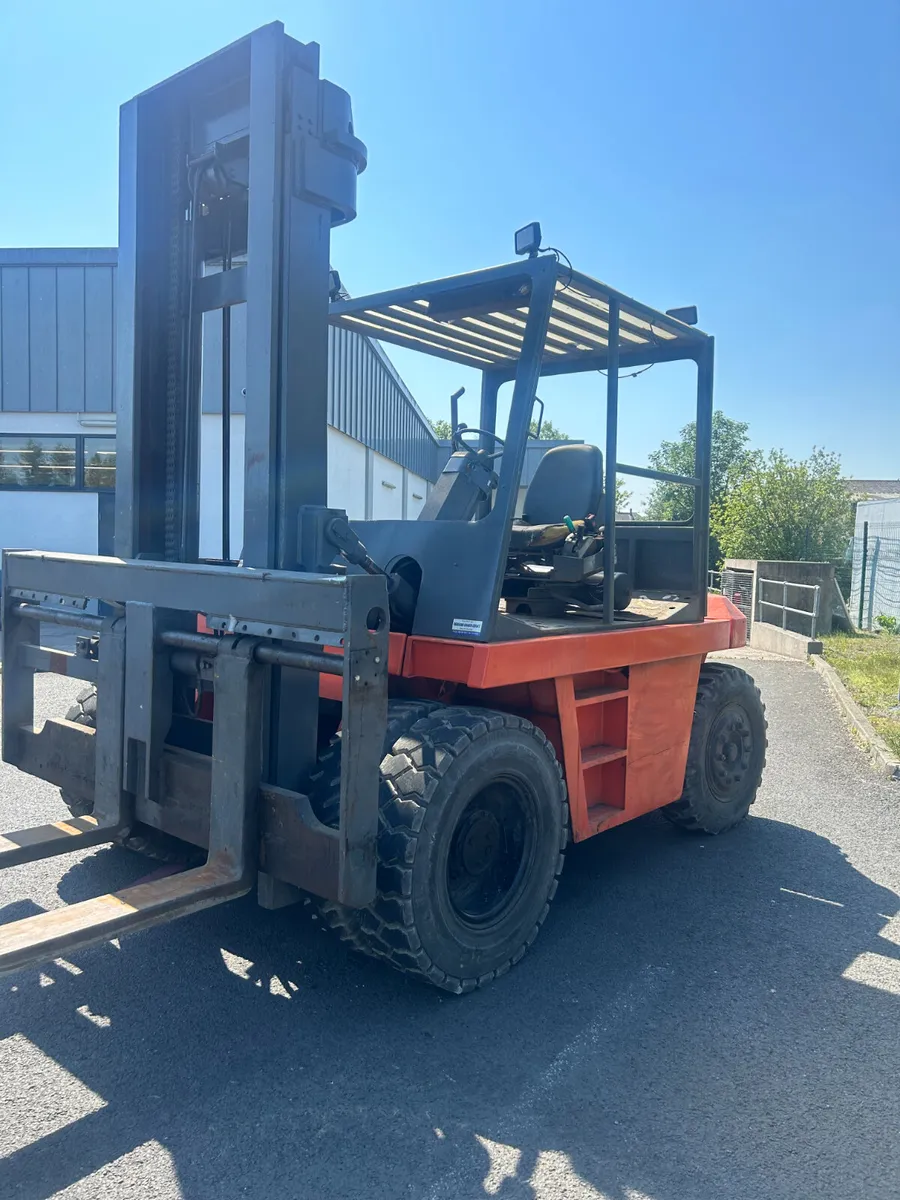 10 TON FORKLIFT - Image 3