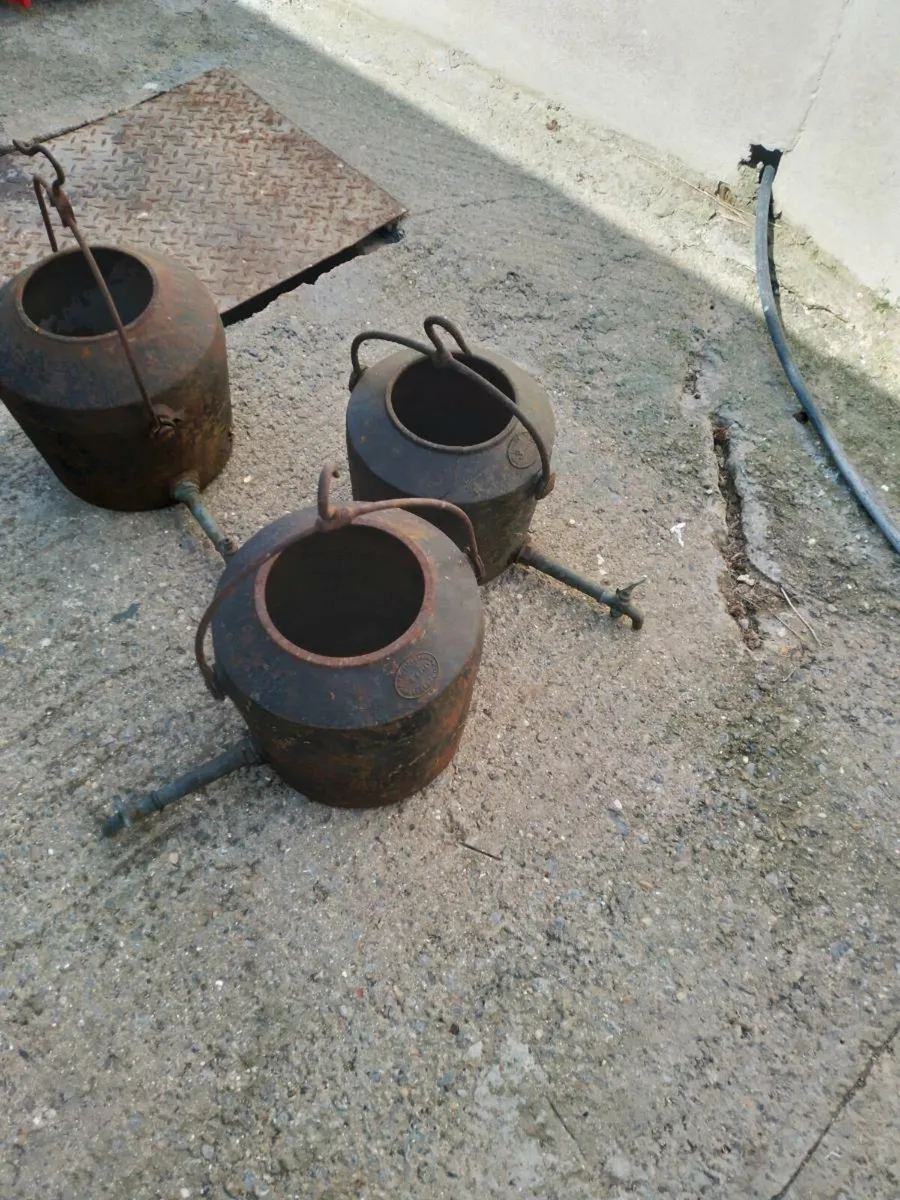 Old pots - Image 4