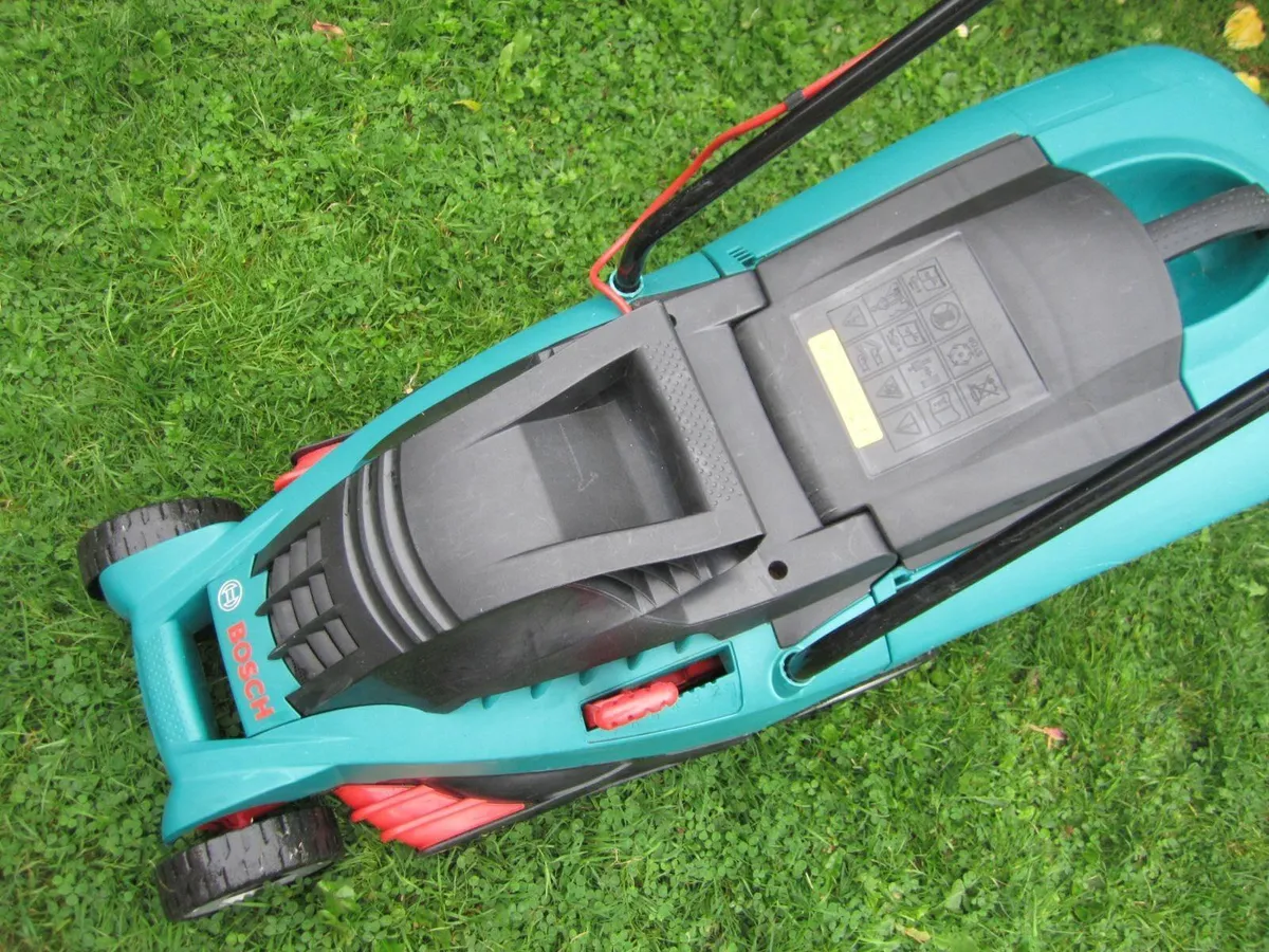 Spotless Bosch Rotak 34 Electric Mower. - Image 4